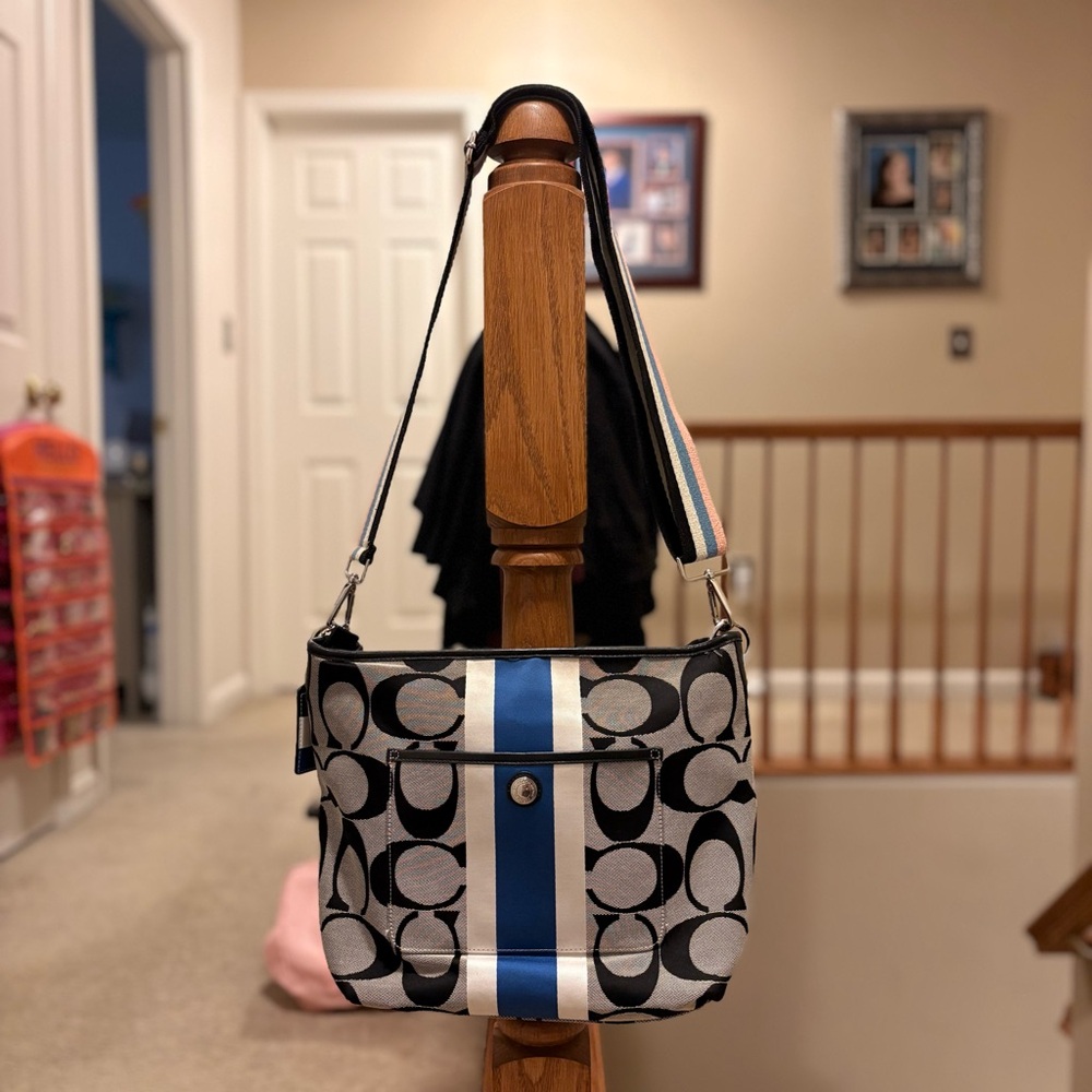 Coach Hamptons Weekend Shoulder Bag